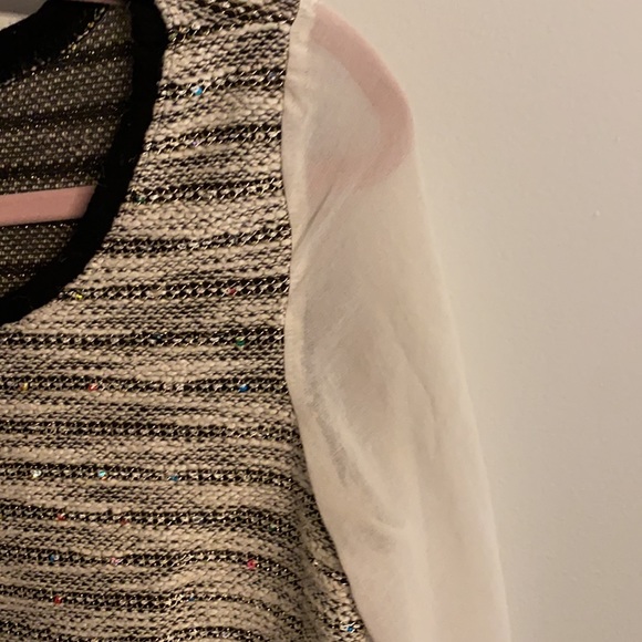 🟢10/$10 - dressy top - Picture 2 of 5